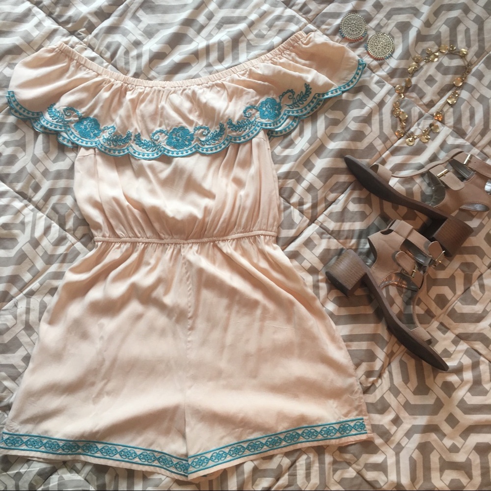 ⭐️SALE NWOT Neutral Romper Turquoise Embroidered